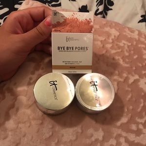 It cosmetics bye bye pores powder in medium
